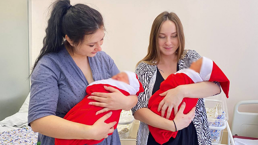 В саратовском роддоме младенцев наряжают в новогодние костюмы