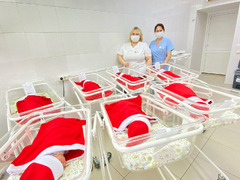 В саратовском роддоме младенцев наряжают в новогодние костюмы
