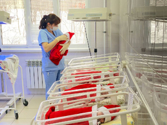 В саратовском роддоме младенцев наряжают в новогодние костюмы