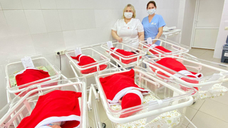 В саратовском роддоме младенцев наряжают в новогодние костюмы