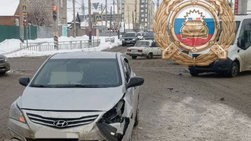 В столкновении Toyota Venza и Hyundai Solaris пострадал человек