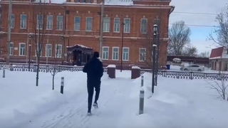 В Саратовской области глава района прибежал на работу в первый день нового года: он преодолел 4 километра