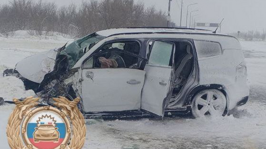 В Саратовской области в ДТП с фурой пострадали 4 пассажира Chevrolet 
