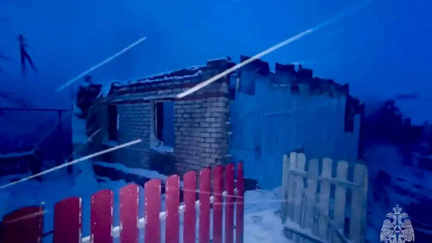 На ночном пожаре в Петровском районе погибли пожилые супруги 