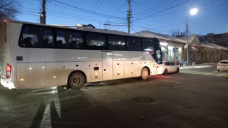 ДТП с автобусом и легковушкой привело к заторам в центре Саратова