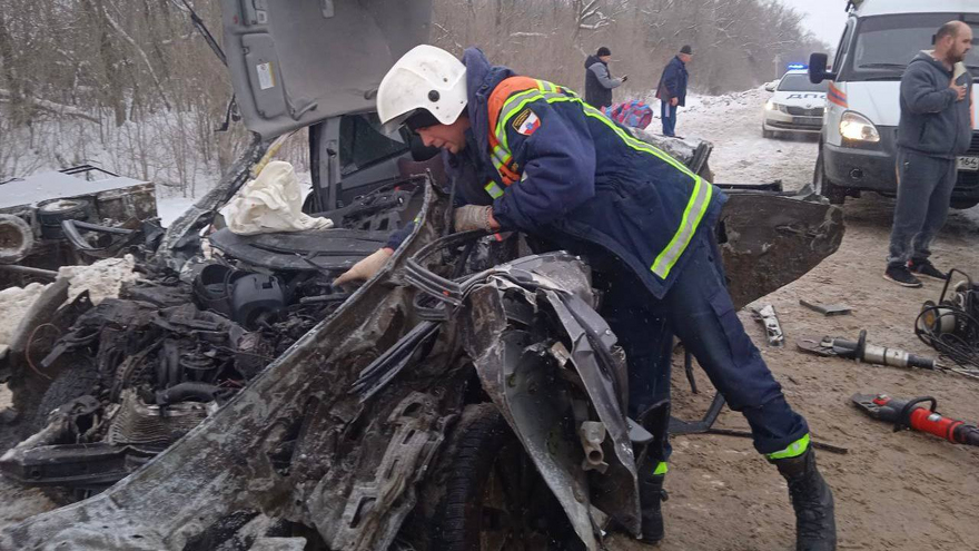 В Саратовской области два человека пострадали в ДТП с грузовиком
