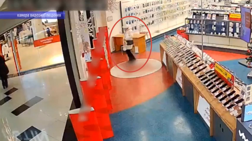 В Энгельсе пенсионерка украла из М.Видео три телевизора и чайник