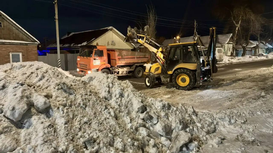 В Энгельсском районе вывезли 1,7 тысячи кубометров снега