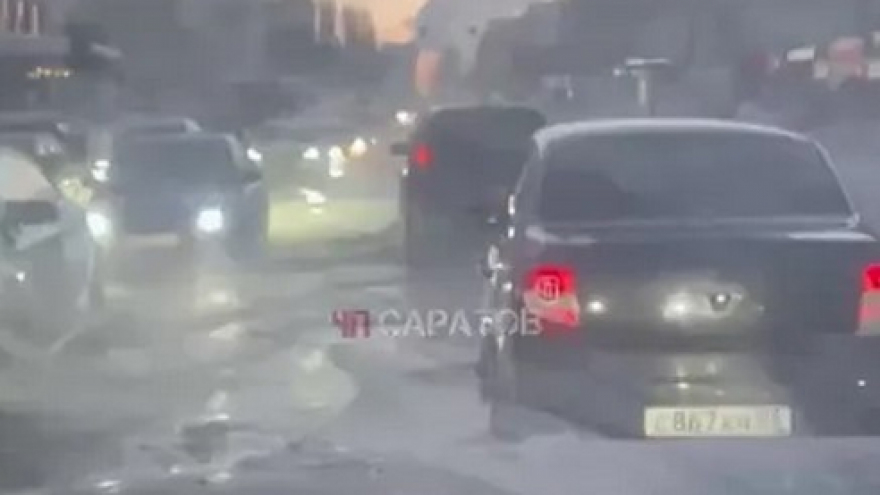 В центре Саратова из-за потопа встали троллейбусы
