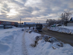 В Саратове снесли аварийную остановку на улице Прудной