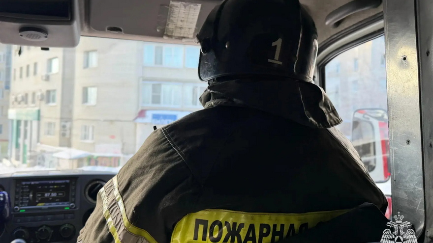 МЧС: пожарные гидранты в центре Саратова заблокировало снегом и льдом