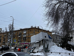 В центре Саратова сносят ларек 