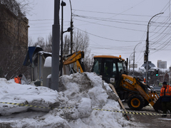 В центре Саратова сносят ларек 