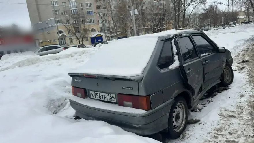 Улицы Саратова продолжают зачищать от брошенных машин