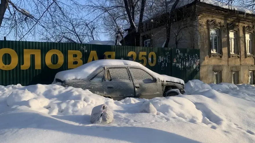 Улицы Саратова продолжают зачищать от брошенных машин
