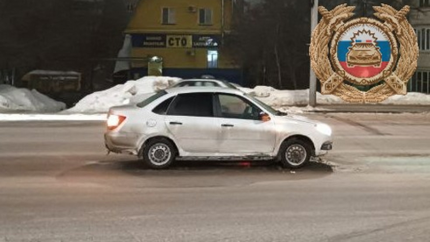 В Саратове УАЗ влетел в автобус и сбил прохожего