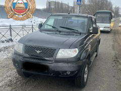 В Саратове УАЗ влетел в автобус и сбил прохожего