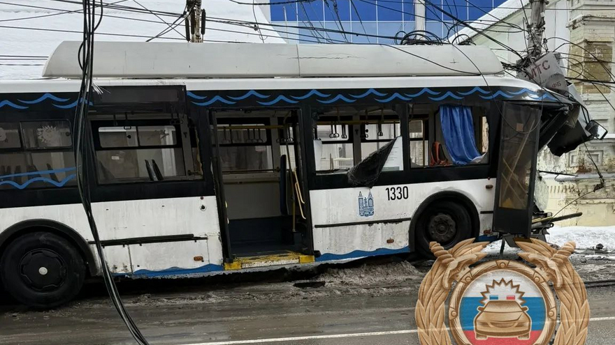 В Энгельсе в ДТП с троллейбусом разбились 8 человек