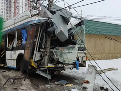 В Энгельсе в ДТП с троллейбусом разбились 8 человек