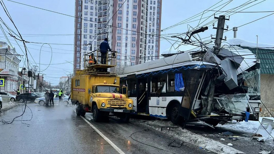 После жесткого ДТП с троллейбусом в Энгельсе завели уголовное дело