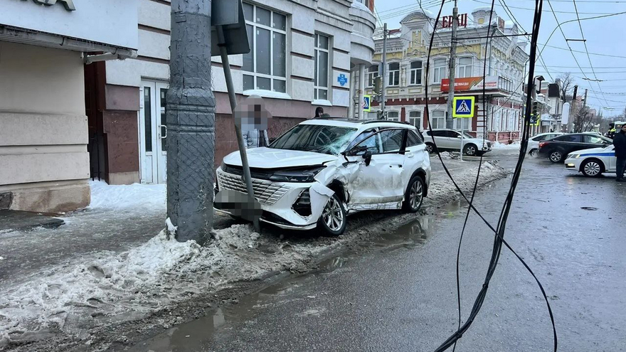 После жесткого ДТП с троллейбусом в Энгельсе завели уголовное дело