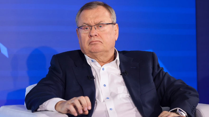 Глава ВТБ Андрей Костин предложил расширить полномочия банков в борьбе с дропами