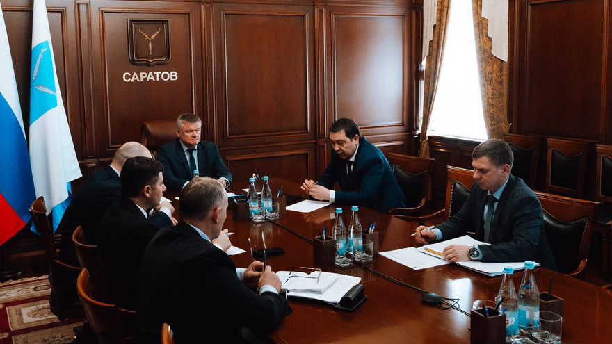 Исаев потребовал усилить борьбу с гололедом в Саратове