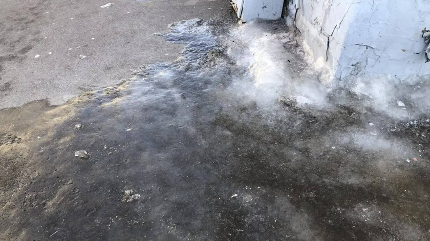 В Саратове завели дела из-за снега и наледи у нежилых зданий