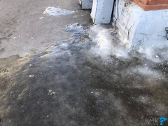 В Саратове завели дела из-за снега и наледи у нежилых зданий