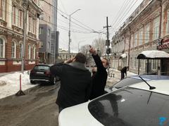 В Саратове завели дела из-за снега и наледи у нежилых зданий