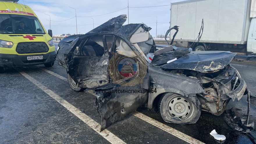 В Саратове в массовой аварии погибла женщина