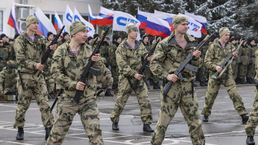 В преддверии Дня защитника Отечества в СГТУ прошло торжественное построение