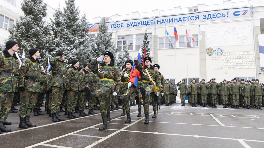 В преддверии Дня защитника Отечества в СГТУ прошло торжественное построение