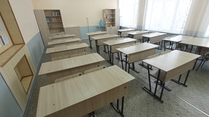 Учителям и воспитателям 14 районов Саратовской области поднимут зарплату