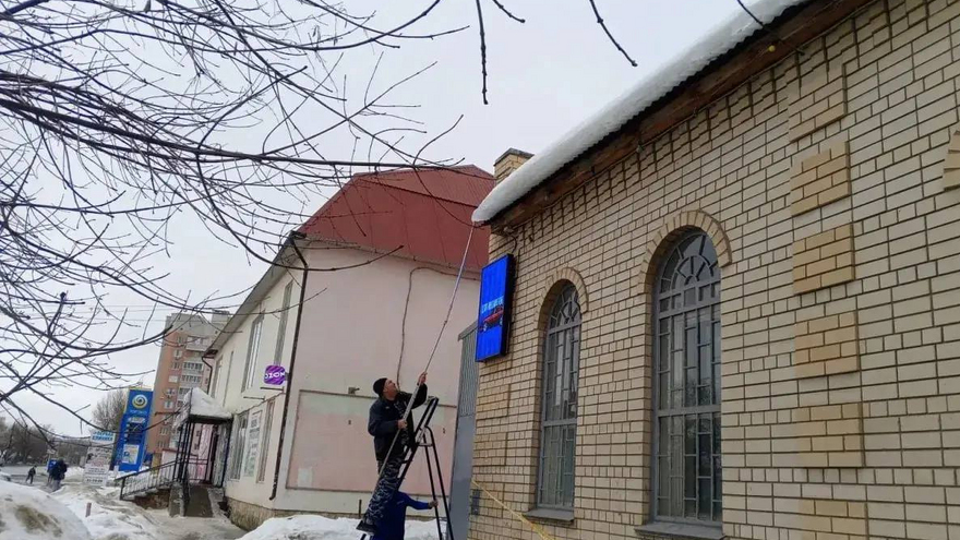 С улиц Энгельса убрали 8 тысяч кубометров снега