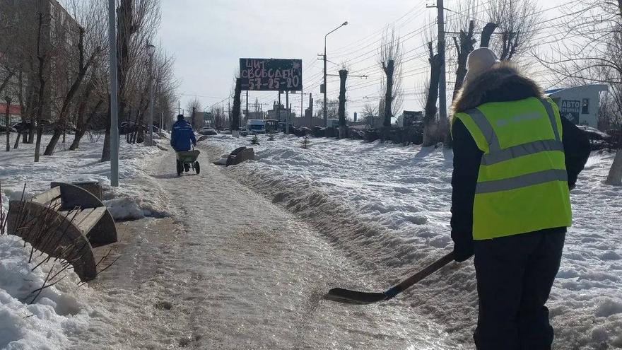 С улиц Энгельса убрали 8 тысяч кубометров снега