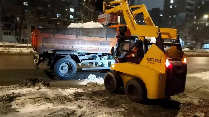 С улиц Энгельса убрали 8 тысяч кубометров снега