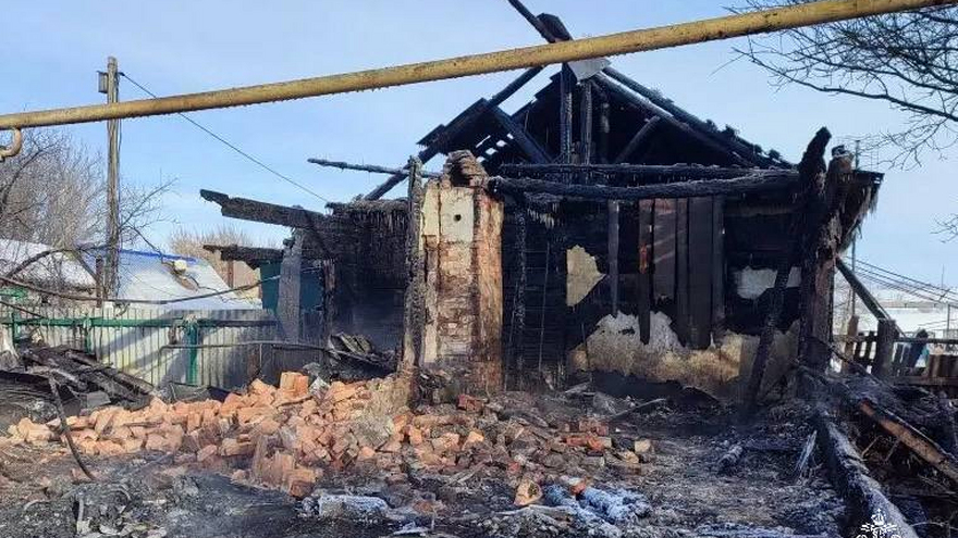 В саратовском поселке на пожаре нашли три трупа 