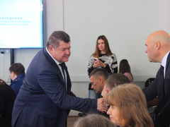 Безопасный город, строительство скверов, благоустройство набережной: в бюджет Саратова вносят очередные поправки