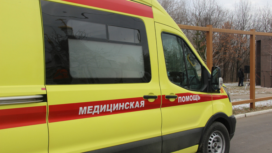 В Саратове пожилая женщина разбилась при падении с высоты