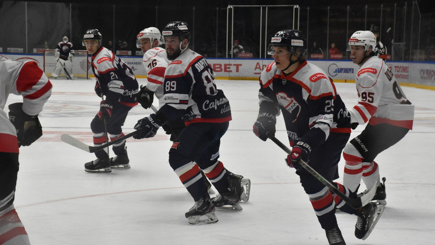 Молот всухую обыграл Кристалл в Саратове 
