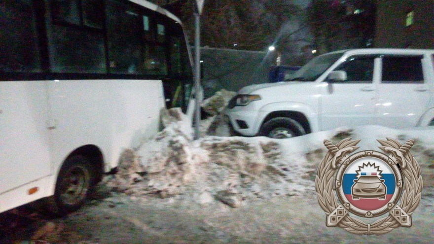 В Саратове водитель маршрутки устроил массовое ДТП и покалечил пенсионерку
