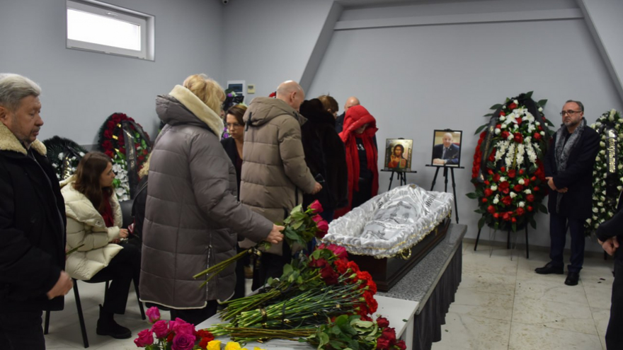 Сотни саратовцев встали в очередь ради прощания с Николаем Островским