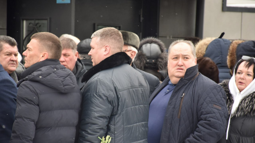 Сотни саратовцев встали в очередь ради прощания с Николаем Островским