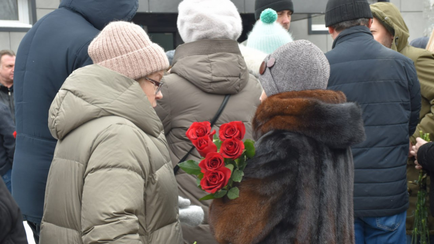 Сотни саратовцев встали в очередь ради прощания с Николаем Островским