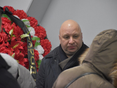 Сотни саратовцев встали в очередь ради прощания с Николаем Островским