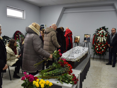 Сотни саратовцев встали в очередь ради прощания с Николаем Островским
