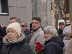 Сотни саратовцев встали в очередь ради прощания с Николаем Островским
