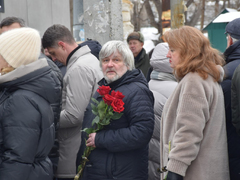 Сотни саратовцев встали в очередь ради прощания с Николаем Островским