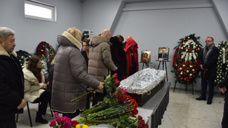 Сотни саратовцев встали в очередь ради прощания с Николаем Островским